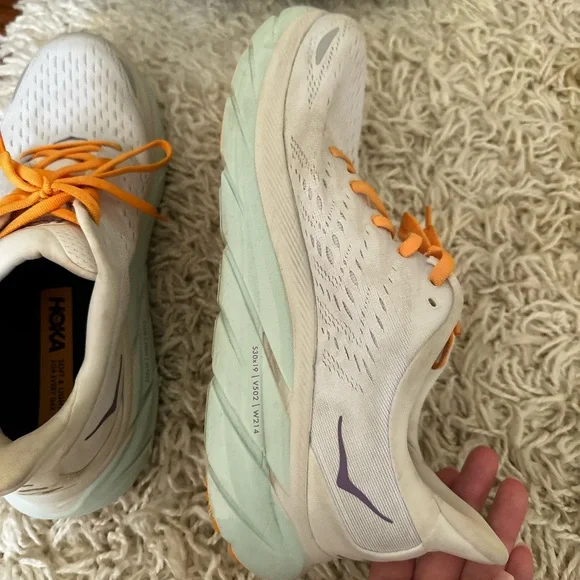 Women’s Hoka running sneaker size 9 - Picture 8 of 9